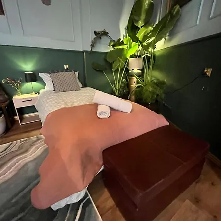 London Traugutta 47 * Radom